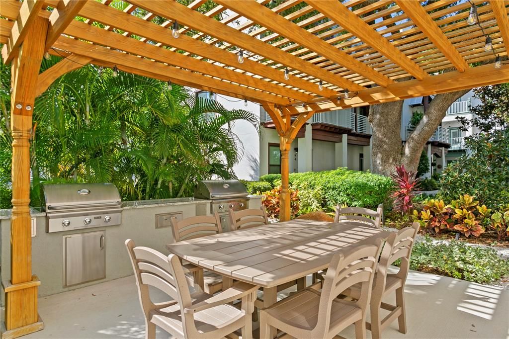 Alfresco dining in the courtyard