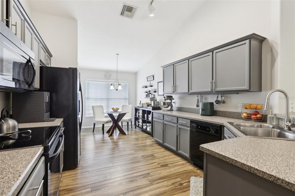 Active With Contract: $450,000 (3 beds, 2 baths, 1822 Square Feet)