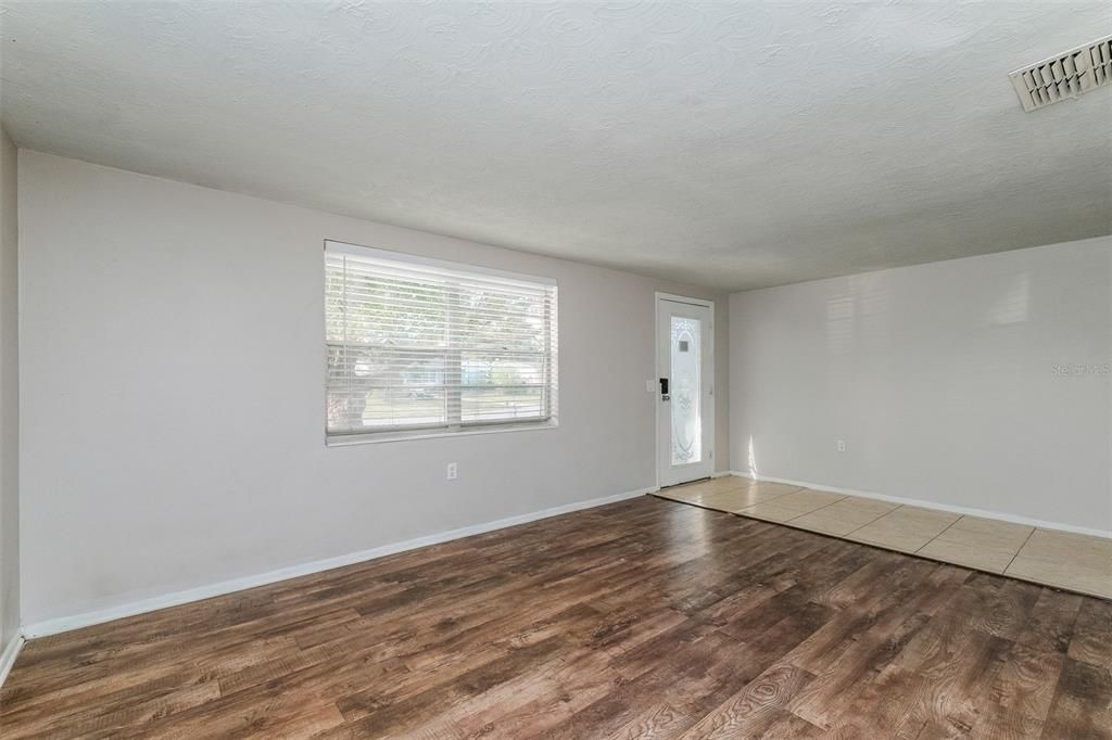 For Rent: $1,645 (2 beds, 1 baths, 1176 Square Feet)