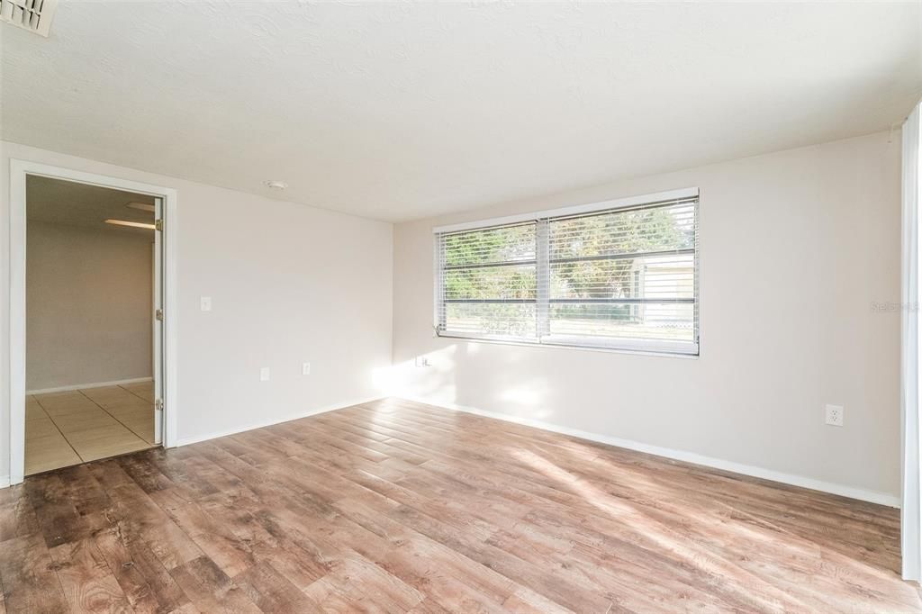 For Rent: $1,645 (2 beds, 1 baths, 1176 Square Feet)