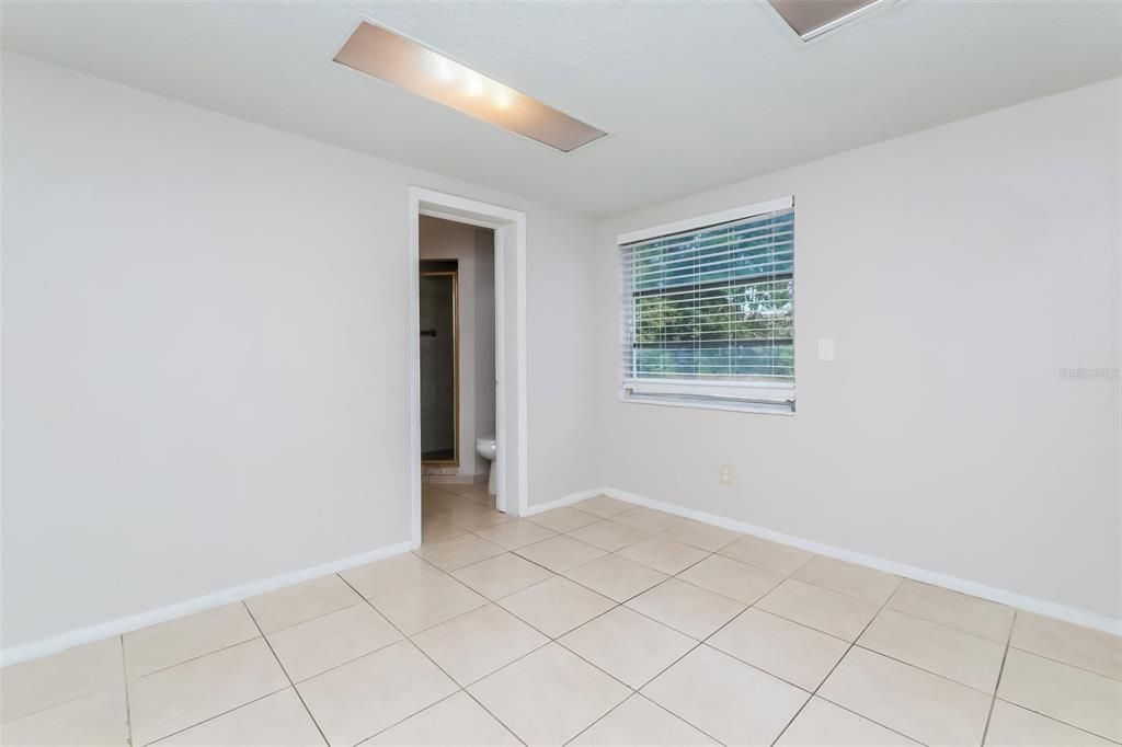 For Rent: $1,645 (2 beds, 1 baths, 1176 Square Feet)