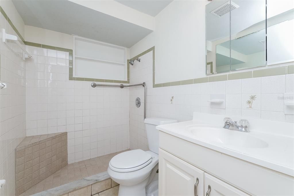 For Rent: $1,645 (2 beds, 1 baths, 1176 Square Feet)