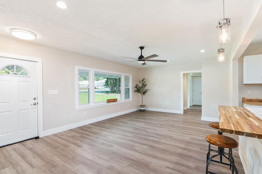 Active With Contract: $339,900 (4 beds, 2 baths, 2134 Square Feet)