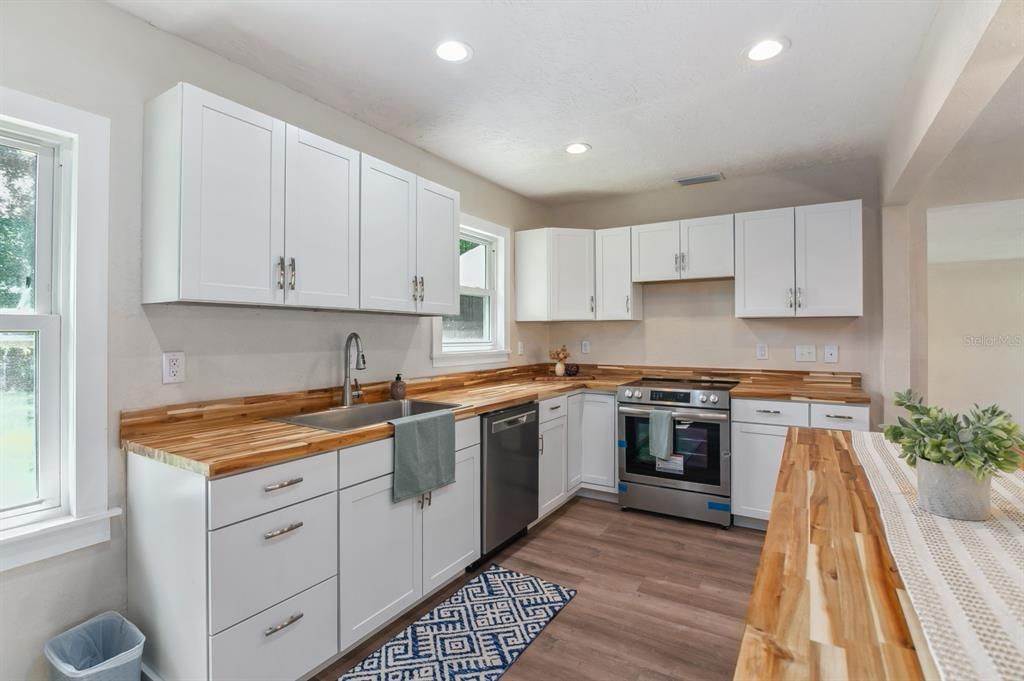 Active With Contract: $339,900 (4 beds, 2 baths, 2134 Square Feet)