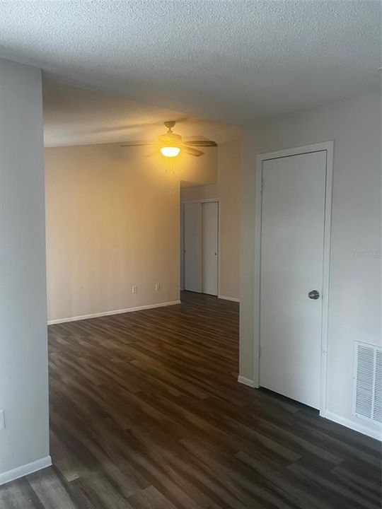 Active With Contract: $1,995 (2 beds, 2 baths, 1098 Square Feet)