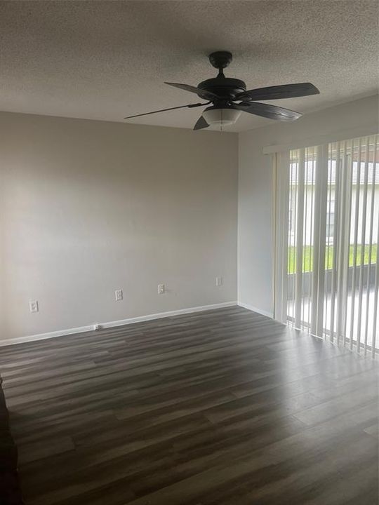 Active With Contract: $1,995 (2 beds, 2 baths, 1098 Square Feet)