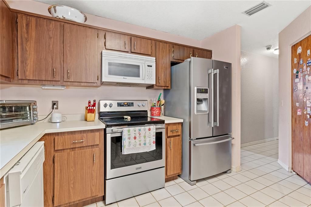 Active With Contract: $239,000 (3 beds, 2 baths, 1560 Square Feet)