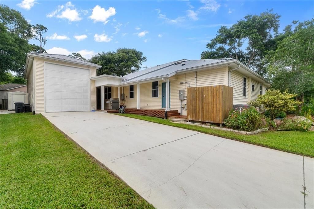 For Sale: $750,000 (3 beds, 2 baths, 3109 Square Feet)