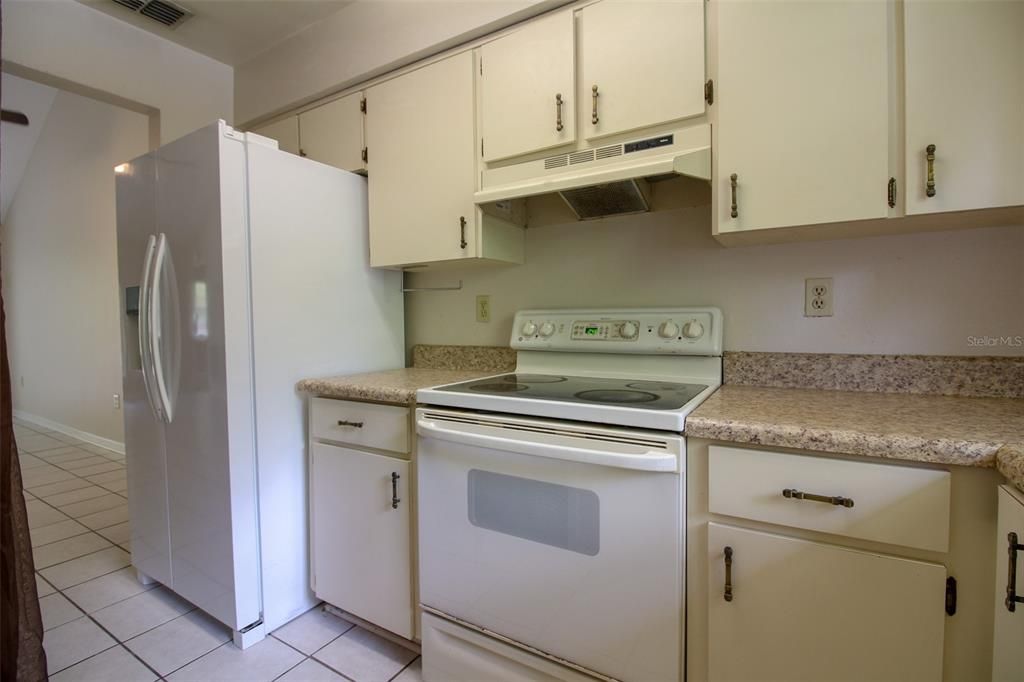 For Rent: $1,400 (2 beds, 2 baths, 891 Square Feet)