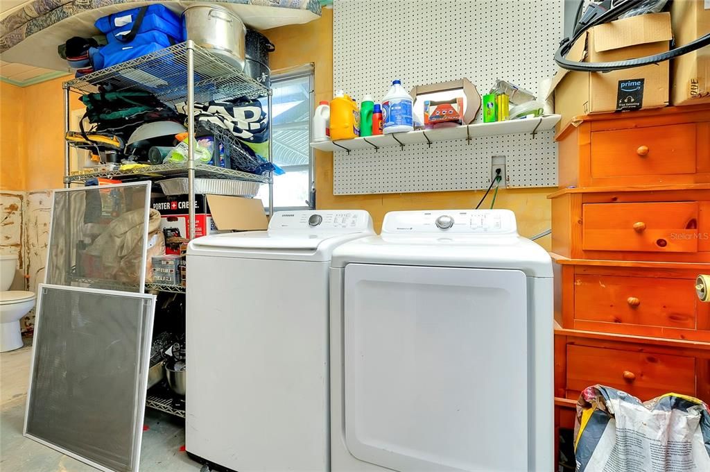 Laundry/2nd bath area