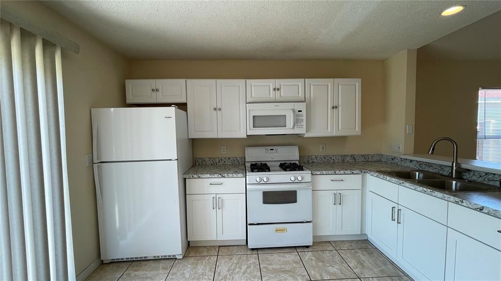 For Rent: $1,650 (3 beds, 2 baths, 1270 Square Feet)