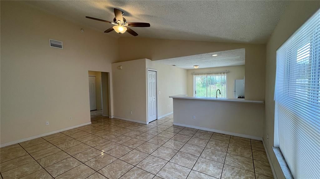 For Rent: $1,650 (3 beds, 2 baths, 1270 Square Feet)