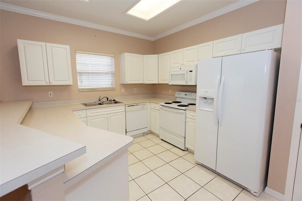 For Rent: $1,900 (3 beds, 2 baths, 1380 Square Feet)