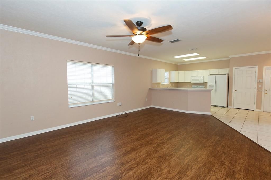 For Rent: $1,900 (3 beds, 2 baths, 1380 Square Feet)