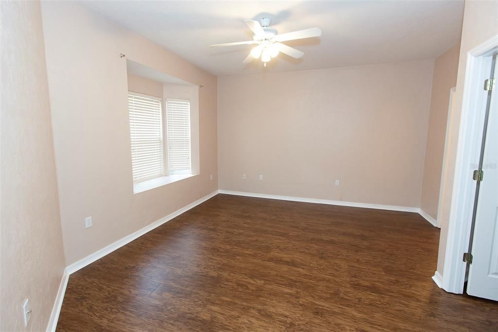 For Rent: $1,900 (3 beds, 2 baths, 1380 Square Feet)