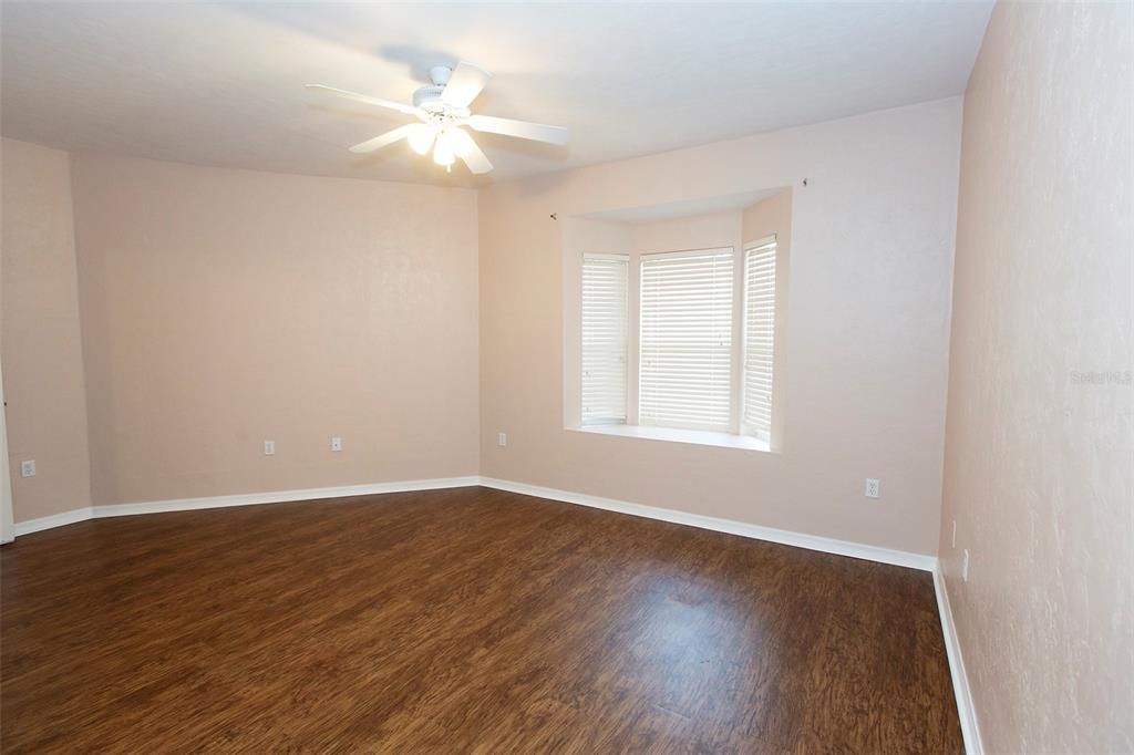 For Rent: $1,900 (3 beds, 2 baths, 1380 Square Feet)