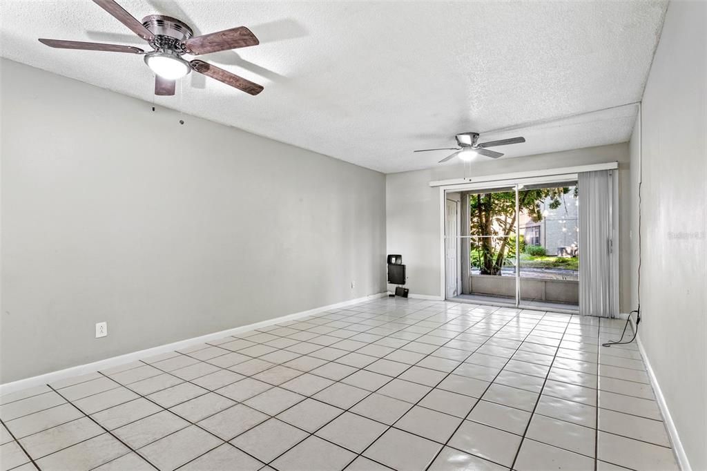 Active With Contract: $169,900 (2 beds, 2 baths, 1068 Square Feet)