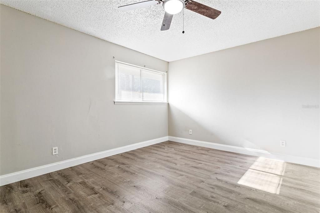 Active With Contract: $169,900 (2 beds, 2 baths, 1068 Square Feet)