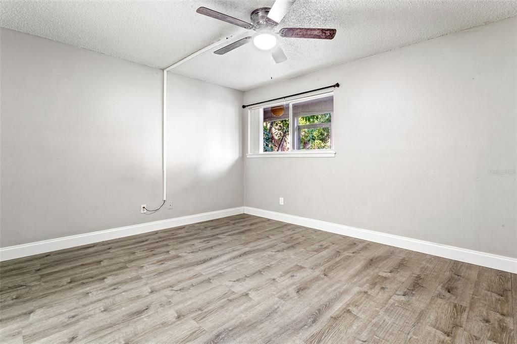 Active With Contract: $169,900 (2 beds, 2 baths, 1068 Square Feet)