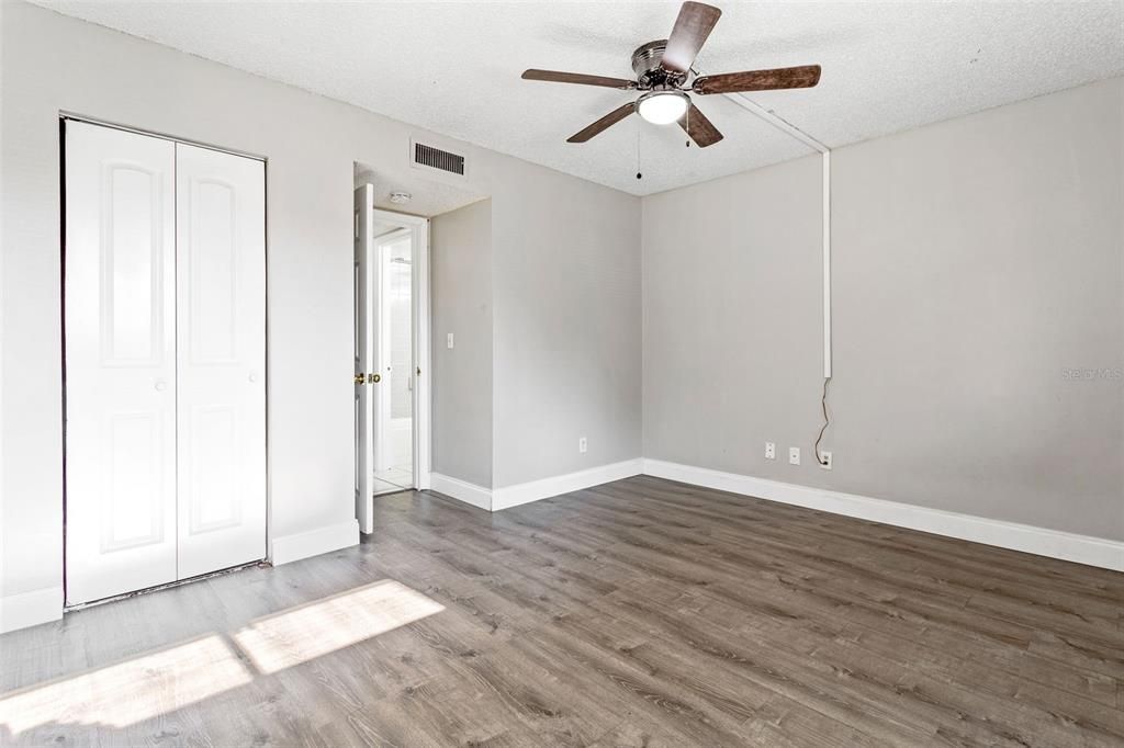 Active With Contract: $169,900 (2 beds, 2 baths, 1068 Square Feet)