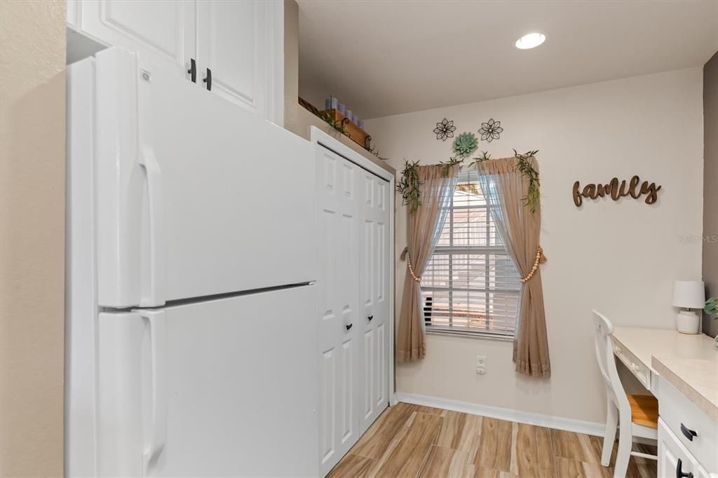 Active With Contract: $279,900 (2 beds, 2 baths, 1168 Square Feet)