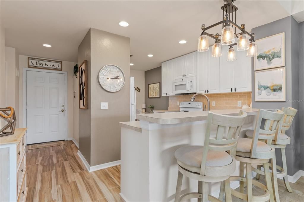 Active With Contract: $279,900 (2 beds, 2 baths, 1168 Square Feet)