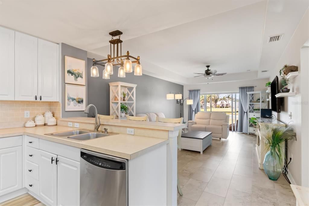 Active With Contract: $279,900 (2 beds, 2 baths, 1168 Square Feet)