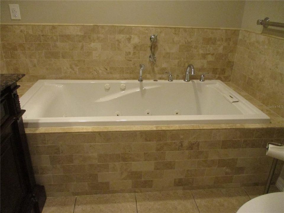 hall bath tub with jets