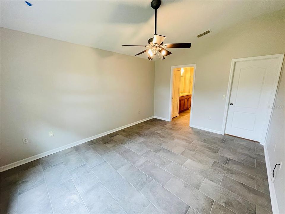 For Rent: $2,149 (4 beds, 2 baths, 1564 Square Feet)