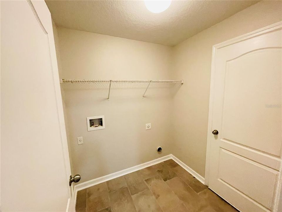 For Rent: $2,149 (4 beds, 2 baths, 1564 Square Feet)