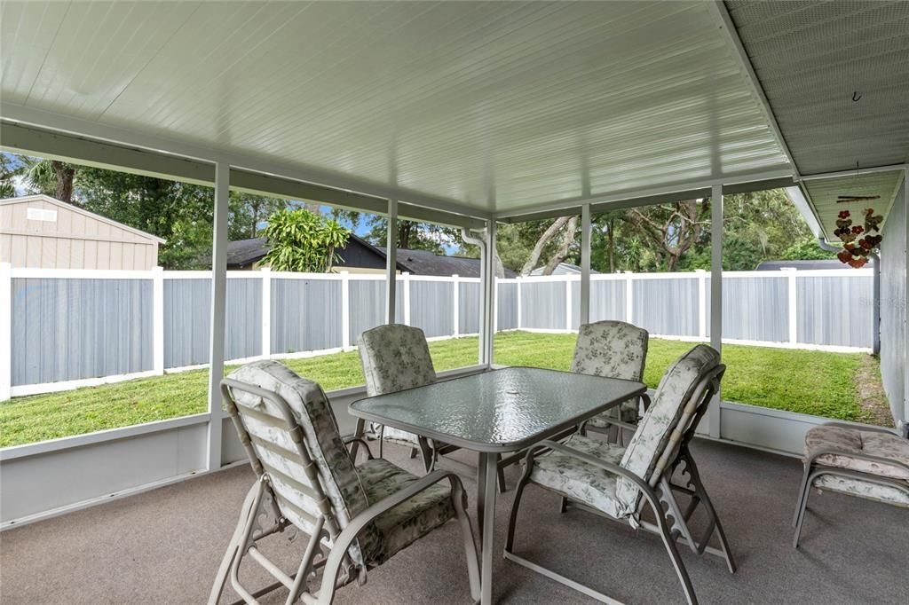 Covered, screened lanai