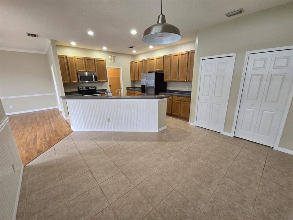 Active With Contract: $409,900 (3 beds, 2 baths, 2434 Square Feet)