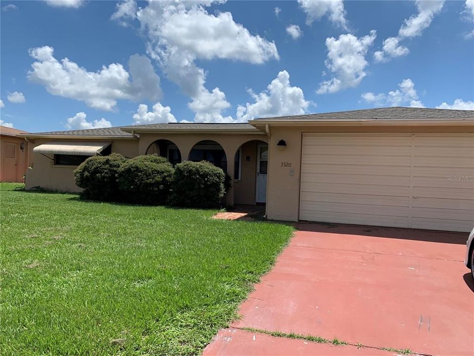 Active With Contract: $1,995 (3 beds, 2 baths, 1310 Square Feet)