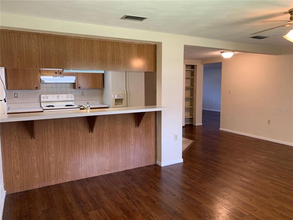 Active With Contract: $1,995 (3 beds, 2 baths, 1310 Square Feet)