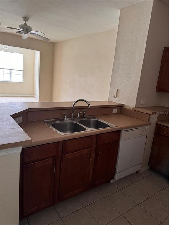 For Rent: $1,450 (1 beds, 1 baths, 801 Square Feet)