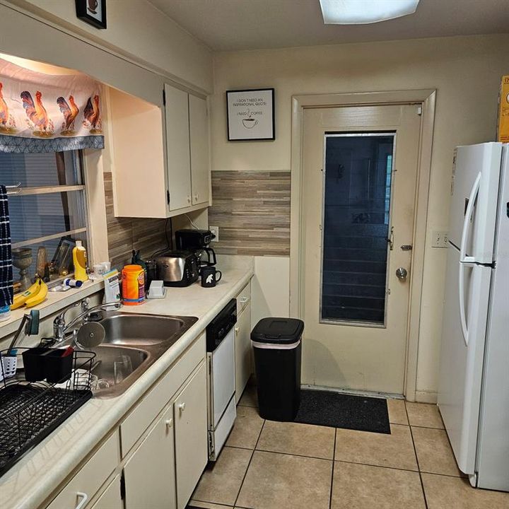 For Sale: $160,000 (2 beds, 1 baths, 1444 Square Feet)