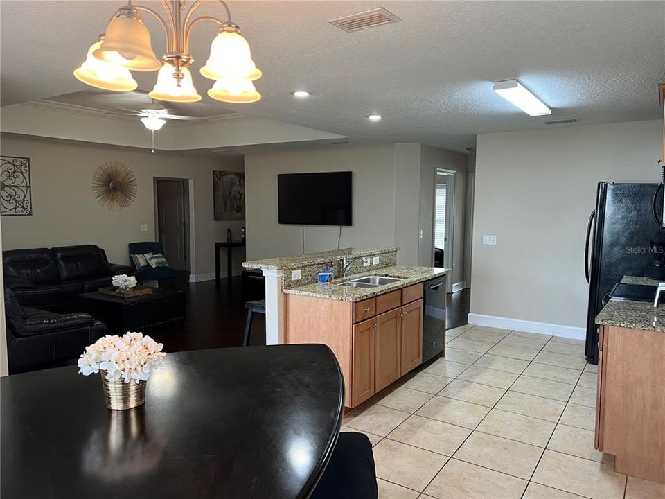 For Sale: $309,000 (3 beds, 2 baths, 1479 Square Feet)