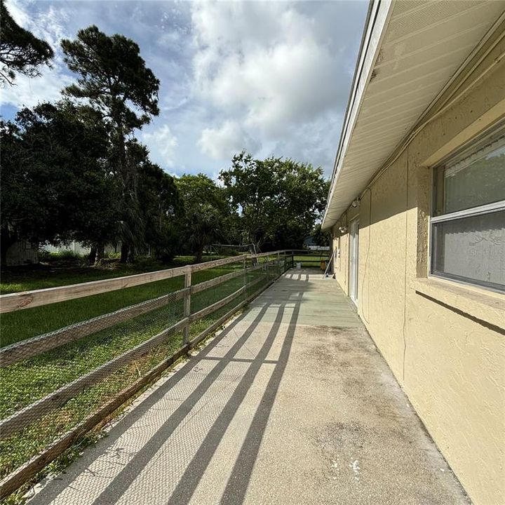 Active With Contract: $430,000 (3 beds, 2 baths, 1456 Square Feet)