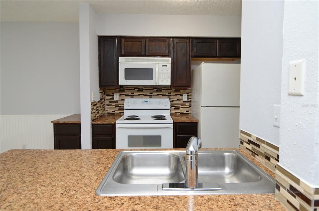 Active With Contract: $1,285 (1 beds, 1 baths, 622 Square Feet)