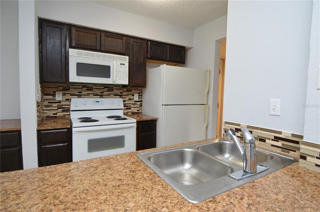 Active With Contract: $1,285 (1 beds, 1 baths, 622 Square Feet)