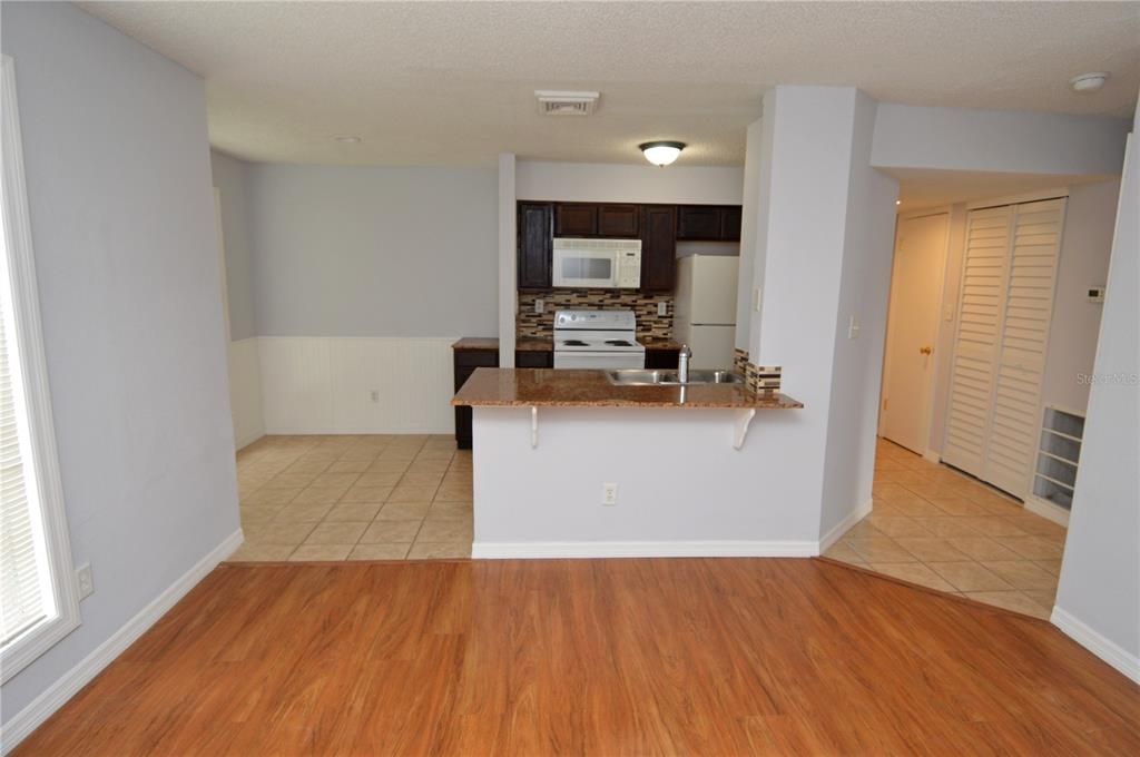 Active With Contract: $1,285 (1 beds, 1 baths, 622 Square Feet)