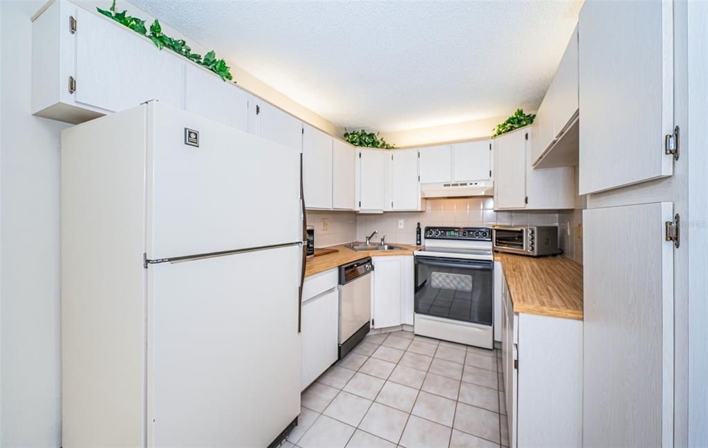 For Sale: $204,900 (2 beds, 2 baths, 1038 Square Feet)