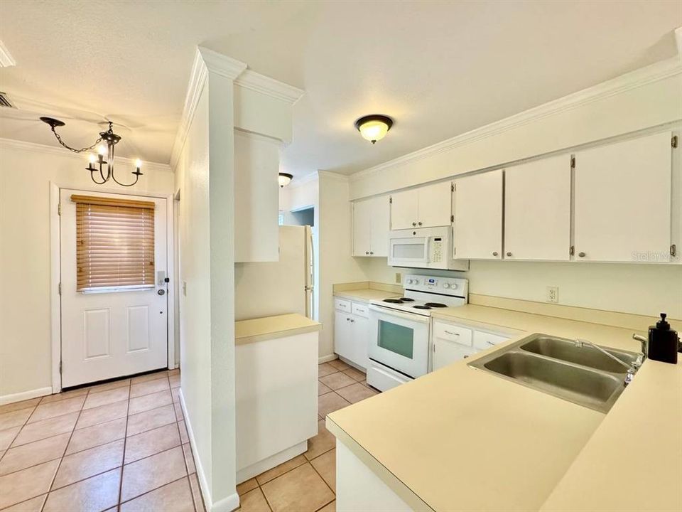 For Rent: $1,825 (2 beds, 2 baths, 1110 Square Feet)