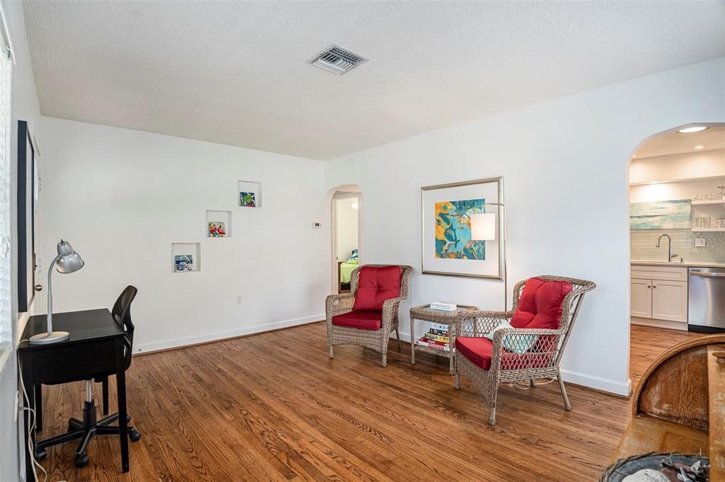 Active With Contract: $425,000 (3 beds, 2 baths, 1092 Square Feet)