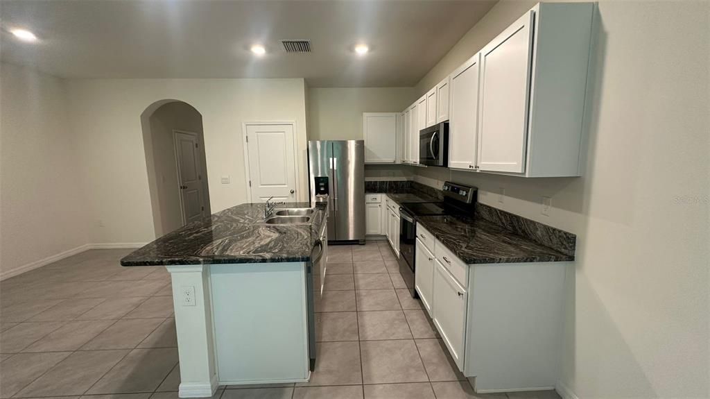 For Rent: $2,000 (3 beds, 2 baths, 1673 Square Feet)