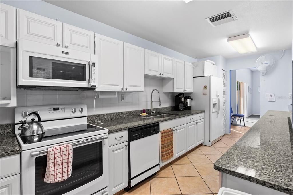 For Sale: $499,000 (2 beds, 2 baths, 1120 Square Feet)