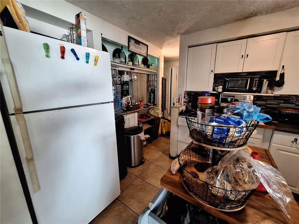 Active With Contract: $139,000 (2 beds, 1 baths, 848 Square Feet)