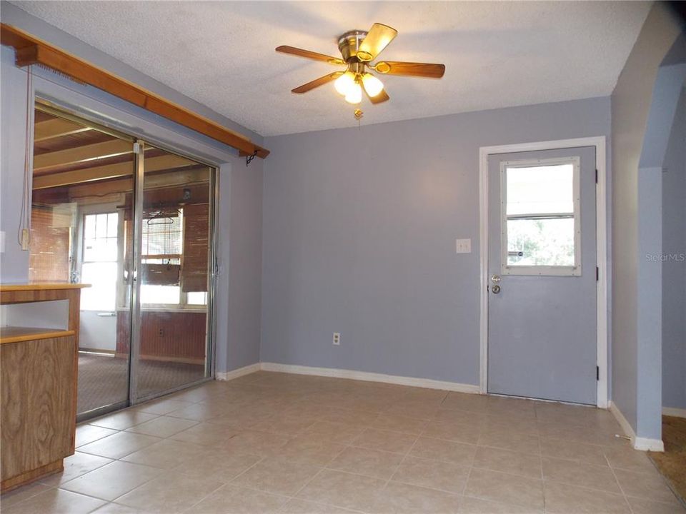 Active With Contract: $174,900 (3 beds, 1 baths, 1008 Square Feet)