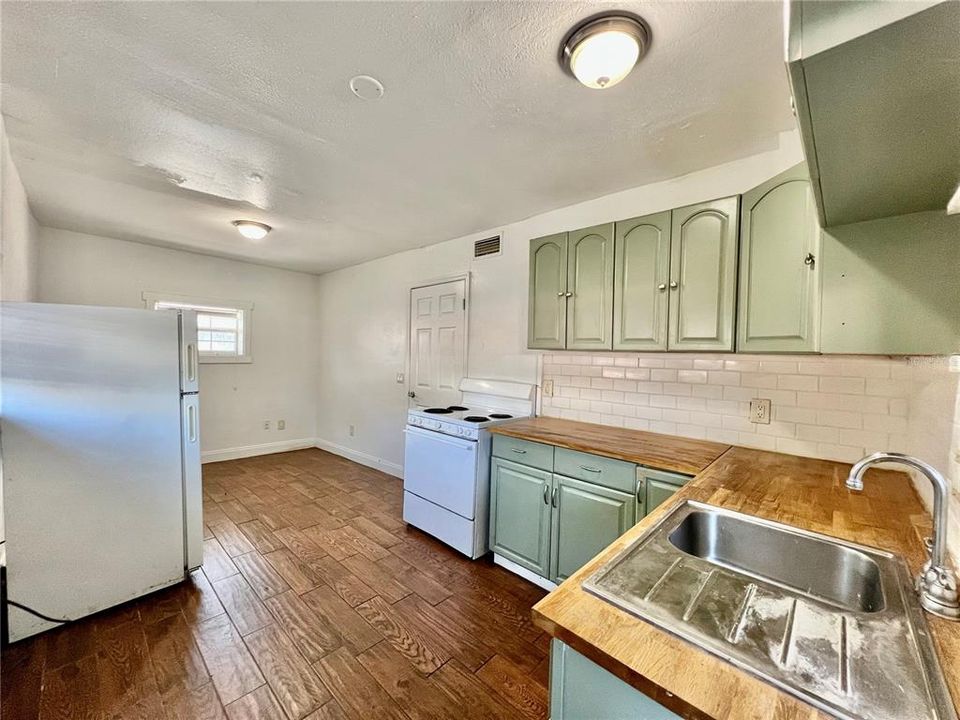 For Rent: $1,195 (1 beds, 1 baths, 400 Square Feet)