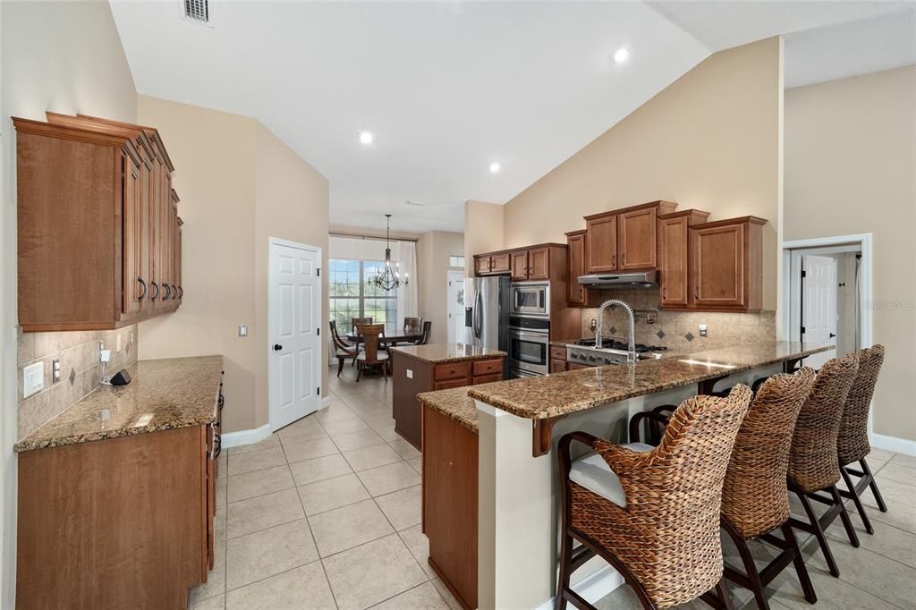 Active With Contract: $564,900 (3 beds, 3 baths, 2314 Square Feet)